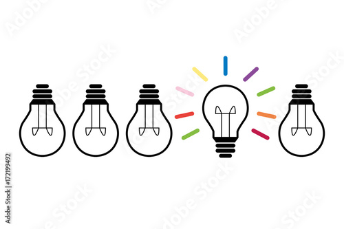 Glühbirne - Vektor Illustration - Idee, Ideen, Erleuchtung - schwarz/weiß, bunte Strahlen, weißer Hintergrund