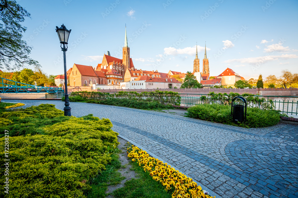 Obraz premium Ancient city Wroclaw on a sunny day. Location Cathedral of St. John the Baptist, Poland, Europe.