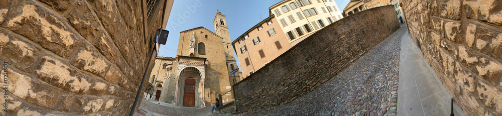 Bergamo, il duomo a 360 gradi
