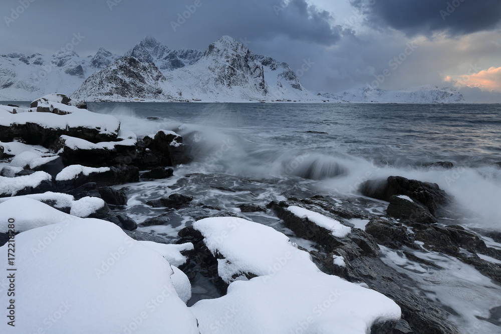 SW-wards view from Vareid beach-mounts along Flakstadpollen-bay: Flakstadtinden-Stortinden-Bonnaken-Stabben-Kollfjellet-et al. Flakstadoya-Lofoten-Norway.0431 SW-wards view from Vareid beach-mounts along Flakstadpollen-bay: Flakstadtinden-Stortinden-Bonnaken-Stabben-Kollfjellet-et al. Flakstadoya-Lofoten-Norway.0431