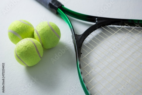 High angle view of tennis balls with racket © WavebreakMediaMicro