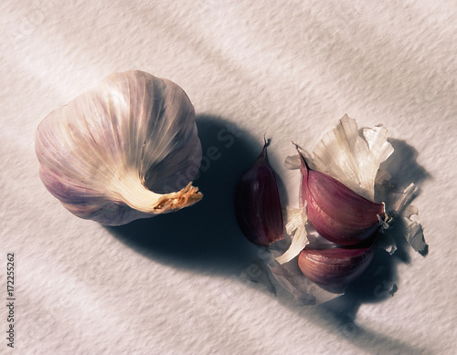 Wall Mural Garlic bulbs and cloves