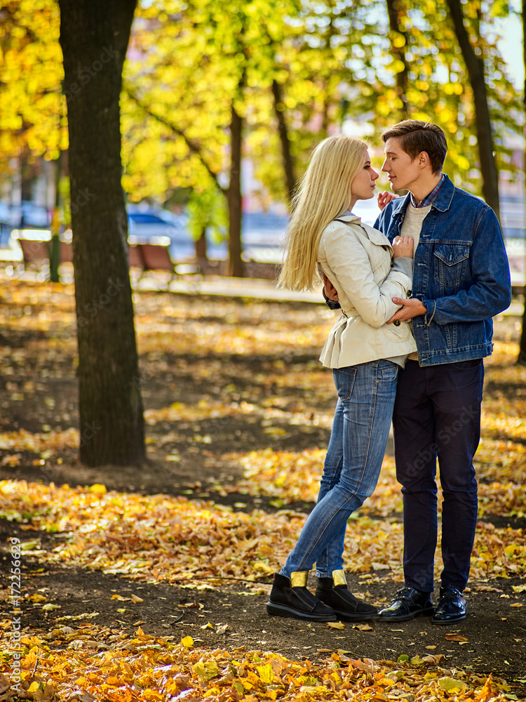Autumn couple walking park and kissing. Friends walk outdoor. First date  and kiss of two young people in good weather day. Good mood. Preparation  for engagement. Stock-foto | Adobe Stock