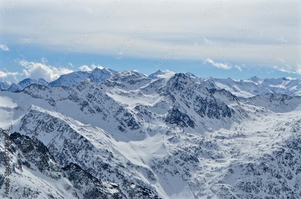 Εκτύπωση καμβά Verschneite Bergspitzen und Tiroler Alpen im Winter in Österreich u