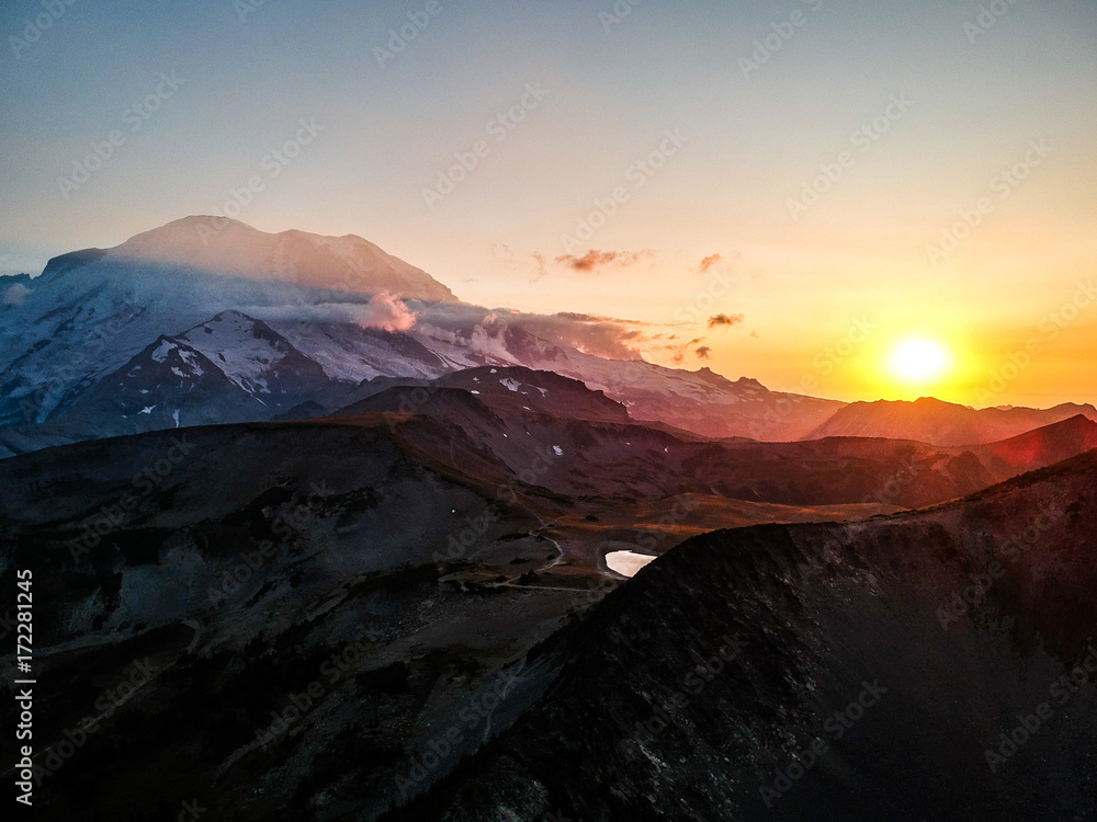 Naklejka premium Mt. Rainier Drone