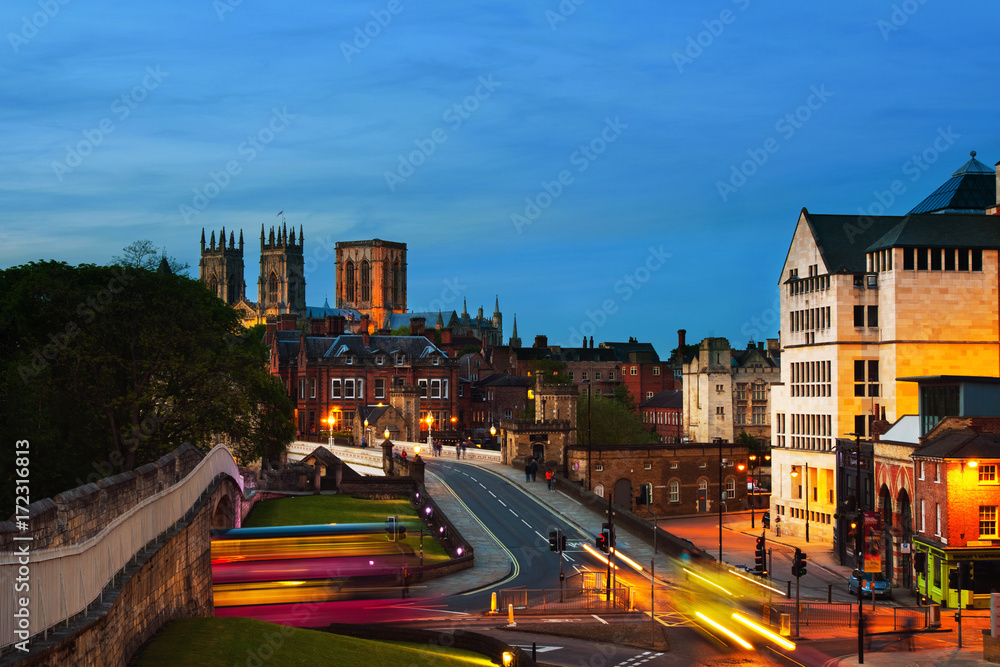 Obraz premium Sundown of central York, UK, with York Minster cathedral