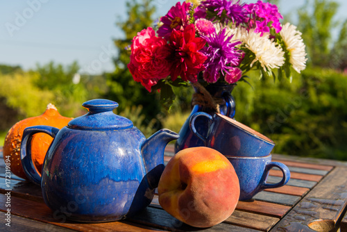 Fotografija tea-drinking in the garden
