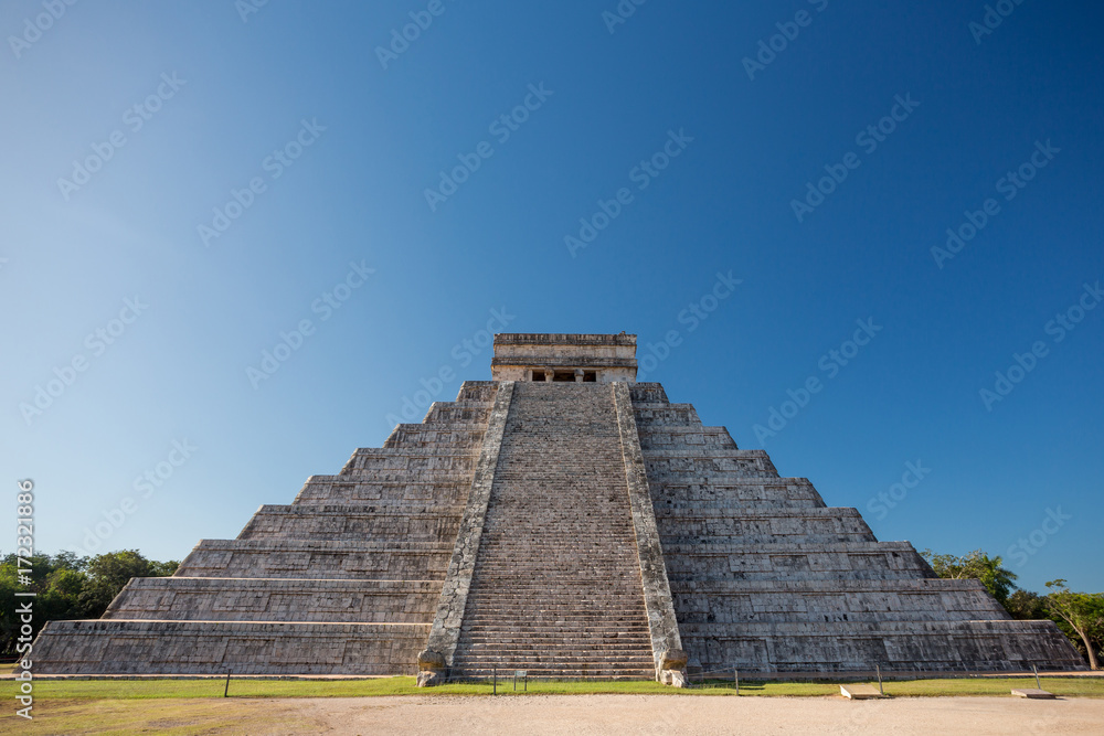 El Castillo (Temple of Kukulkan), Chichen Itza, Yucatan, Mexico El Castillo (Temple of Kukulkan), Chichen Itza, Yucatan, Mexico