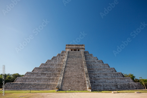 El Castillo (Temple of Kukulkan), Chichen Itza, Yucatan, Mexico