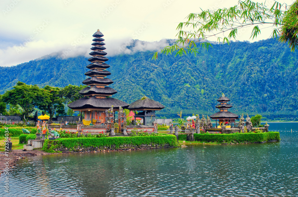 Ulun Danu Bratan Temple on Danau Beratan lake. Famous landmark and culture symbol of Bali, Indonesia Ulun Danu Bratan Temple on Danau Beratan lake. Famous landmark and culture symbol of Bali, Indonesia