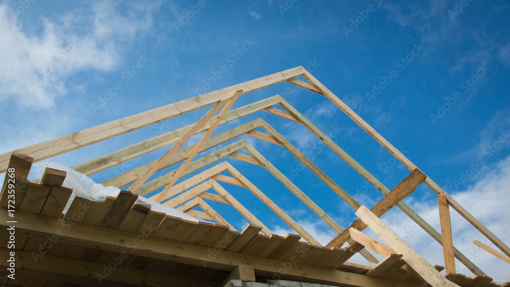 Obraz premium Construction of the roof of the house.