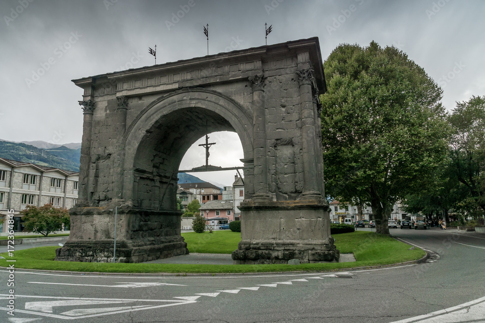 Fototapeta premium Arco d'Augusto in Aosta, Italien