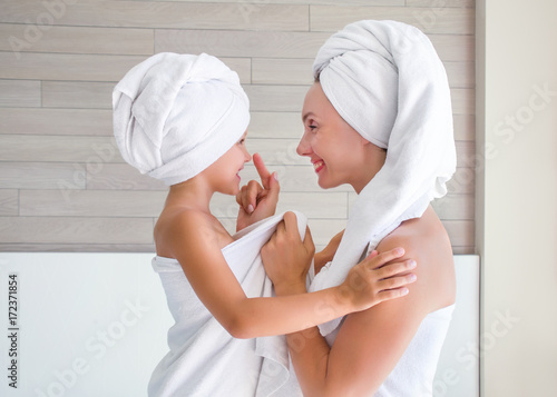Obraz na płótnie hygiene and care in the family w salonie