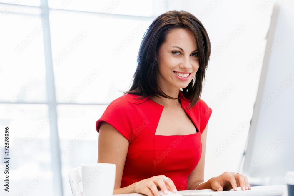 Obraz premium Modern successful business woman