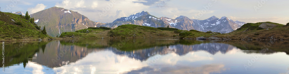 Panorama am Krummschnabelsee in der Spiegelung