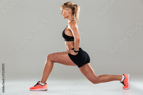 Obraz na plátne Young healthy fitness woman doing lunge exercises
