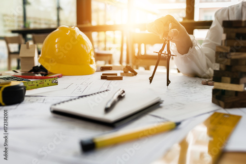 Foto Architect construction engineer on hard project.