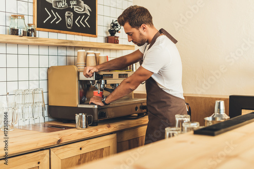 barista making coffee © LIGHTFIELD STUDIOS