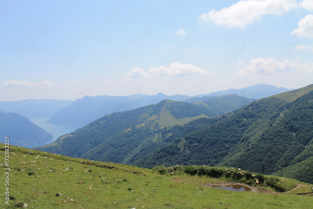 Fototapeta premium Montagne lago