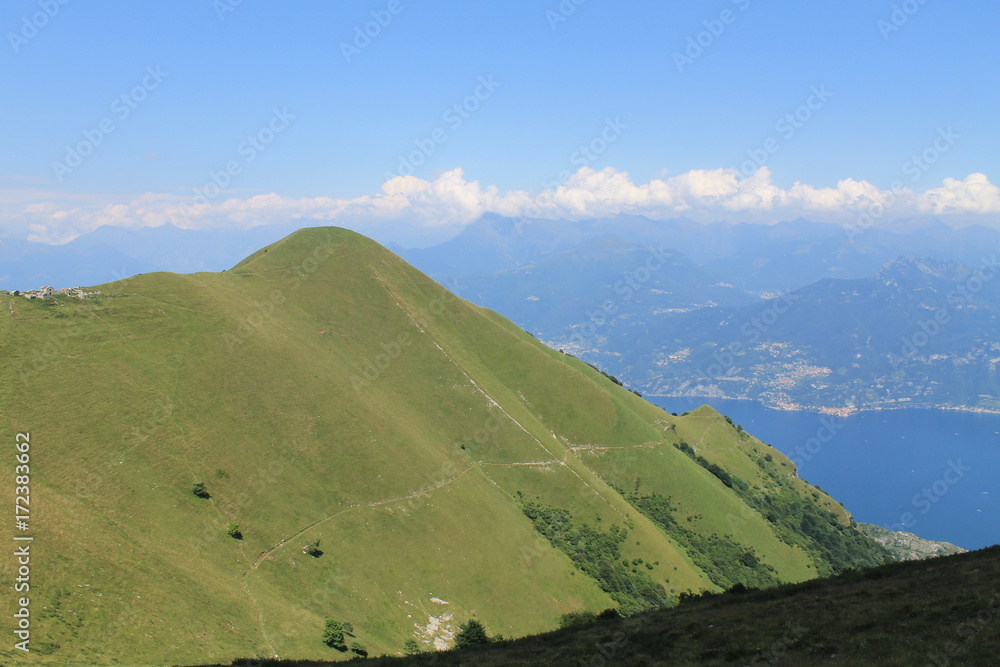 Fototapeta premium Montagne lago