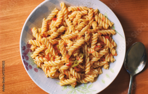 hot sauce and pasta with vegetables