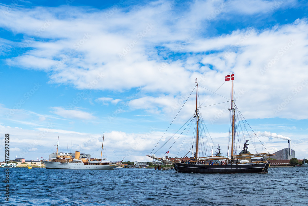 Segelschiffe in der Stadt Kopenhagen, Dänemark