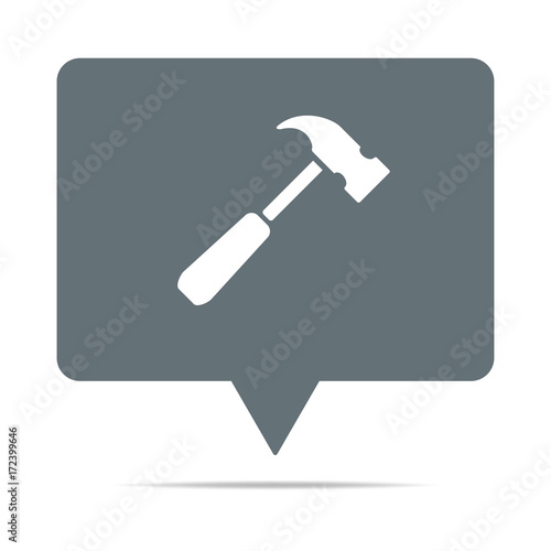 Graue Sprechblase mit Hammer