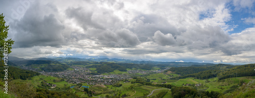 Panorama Landschaft mit Berge und T  ler - Stadt von oben