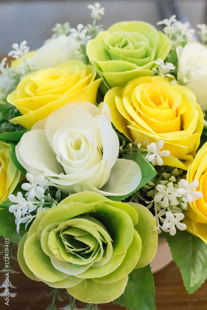 バラの花束 ウェディング ブーケ 白 グリーン イエロー Stock Foto Adobe Stock