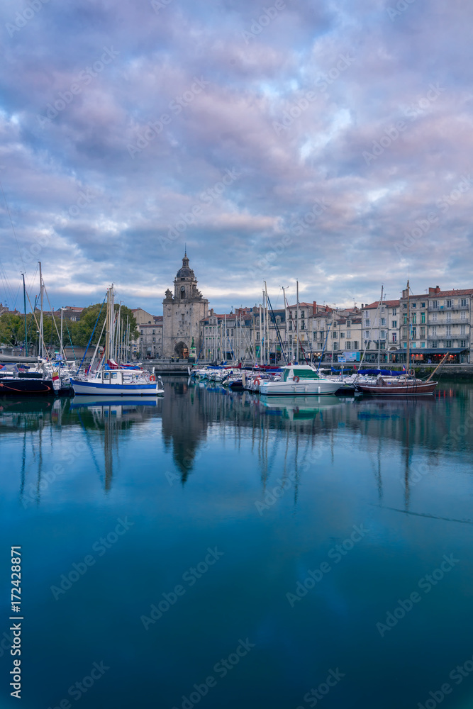 Grosse horloge sur le port de la Rochelle