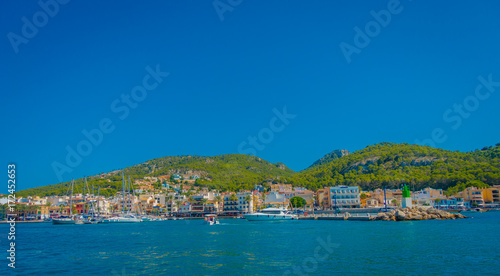 Beautiful view of Mallorca balearic islands, with some buildings in the mountain in the horizon, with gorgeous blue water and a beautiful blue sky, in Spain © Fotos 593