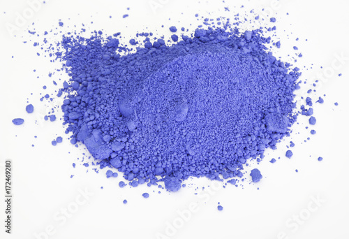 Foto ultramarine pigment isolated over white