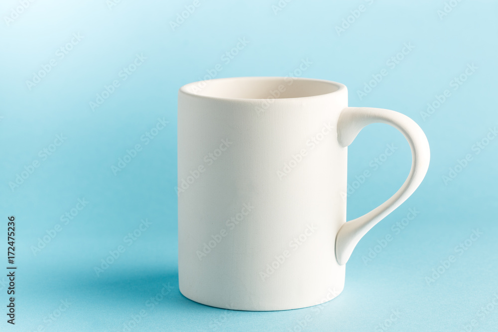 Obraz premium White Mug on Blue Background