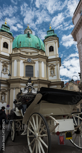 Peterskirche in Wien mit Fiaker