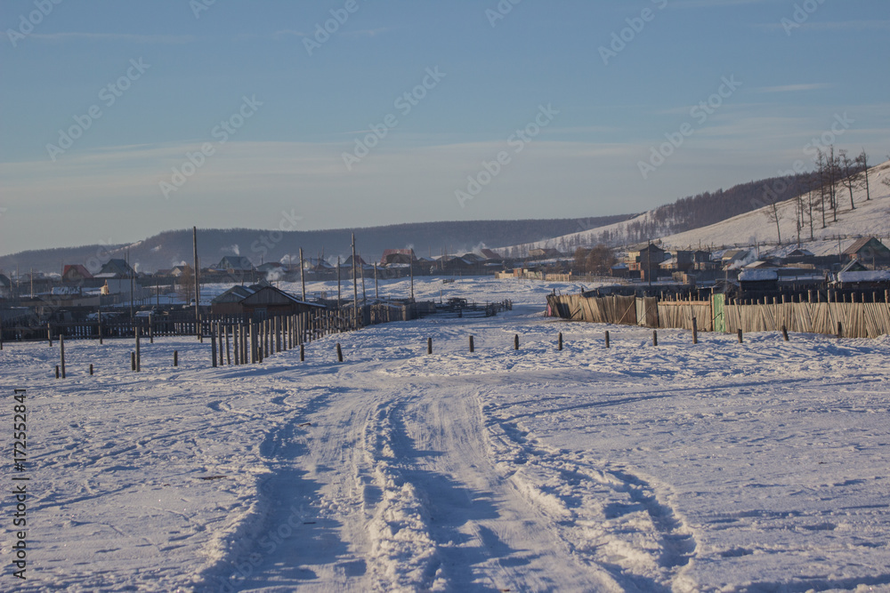 Snow trail in Khovsgol