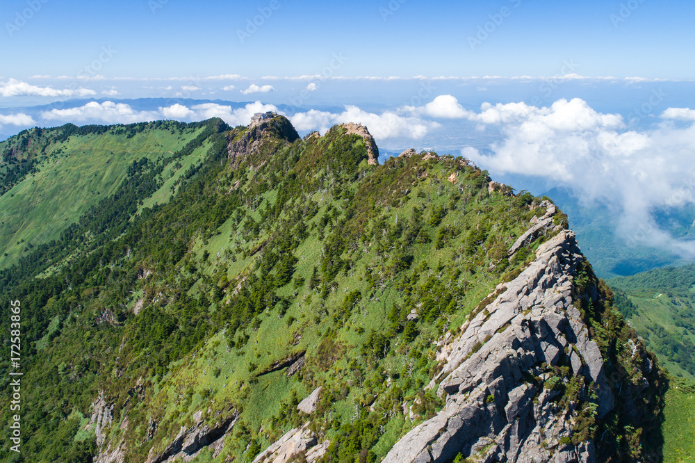 Fototapeta premium 石鎚山（愛媛県） 空撮