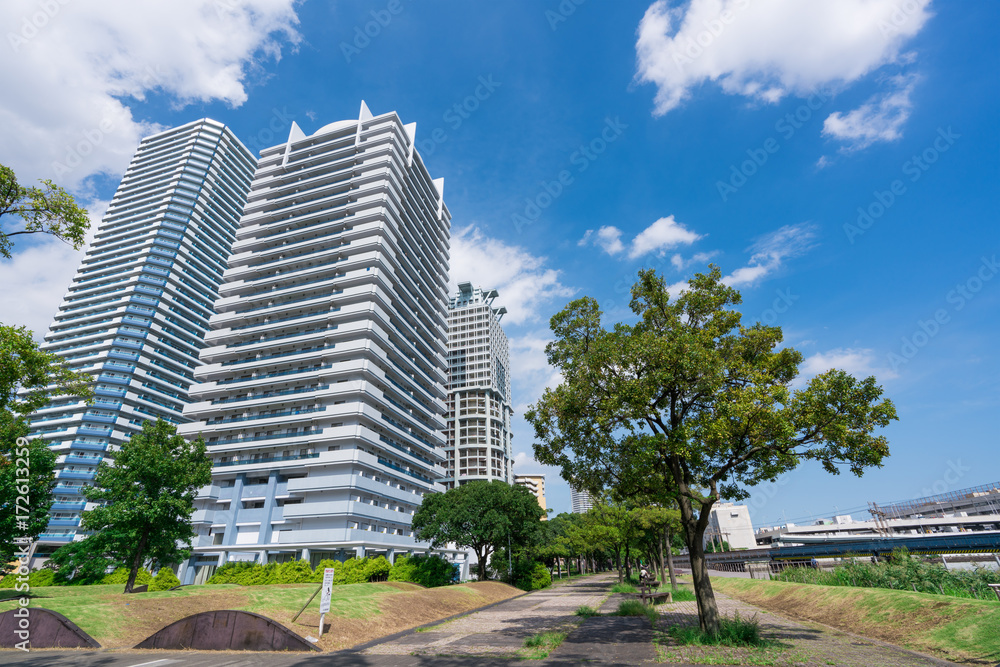 Fototapeta premium 横浜 高層マンション