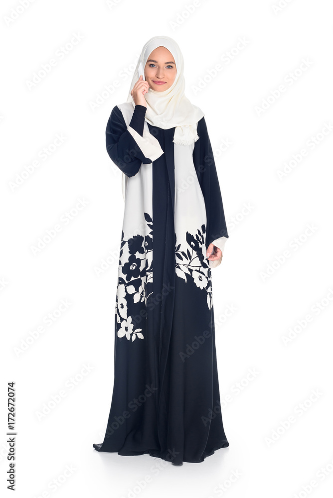 Naklejka premium muslim woman talking by phone