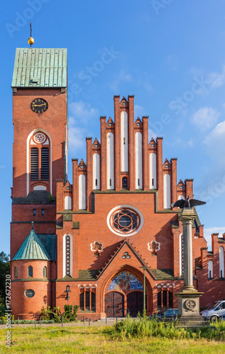 Berlin Friedrichshagen Christophoruskirche mit Denkmal 1870/1871 / evangelische Gemeinde Kirchenbau, Backsteinkirche, kunst kultur köpenick loepenick religionkirchenpolitik, typische berliner kirche