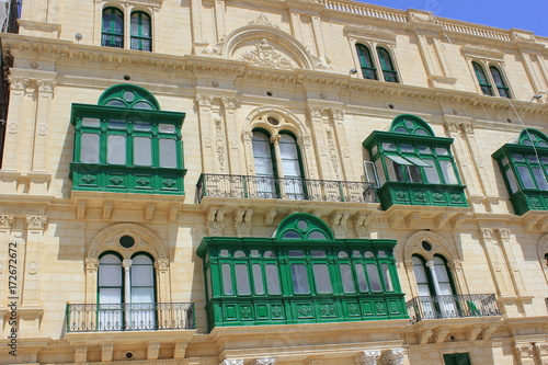 Malta: Blick auf die malerischen Balkone in der Altstadt von Valletta