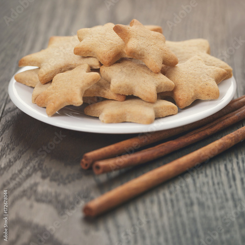 homemade cookies with vanilla and cinnamon