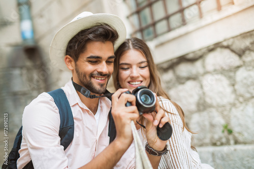Tourist couple enjoying sightseeing and exploring city