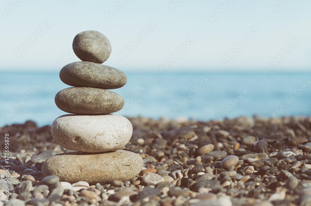 Fototapeta premium Stack Of Balanced Stones On The Beach