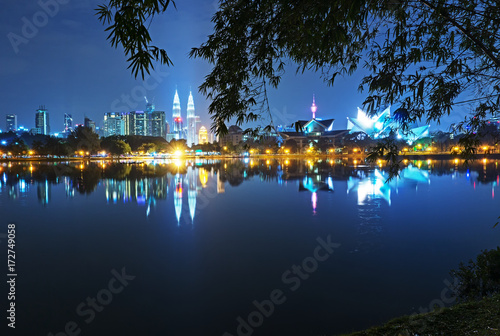 Canvas Print Night view of Kuala Lumpur skyline, capital city of Malaysia as seen from Taman Tasik Titiwangsa
