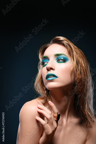 Young woman with bright gre...