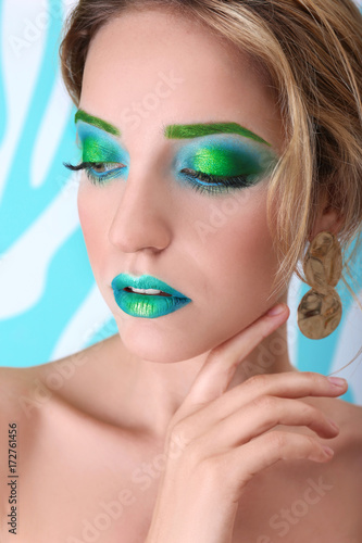 Young woman with bright gre...
