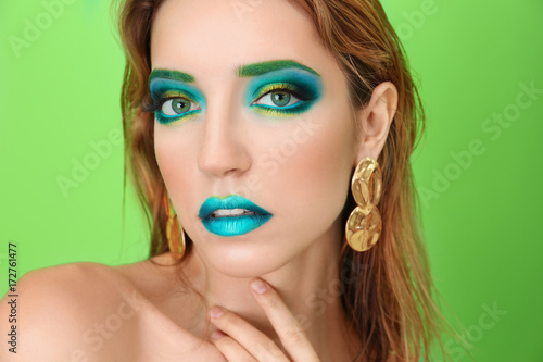Young woman with bright gre...