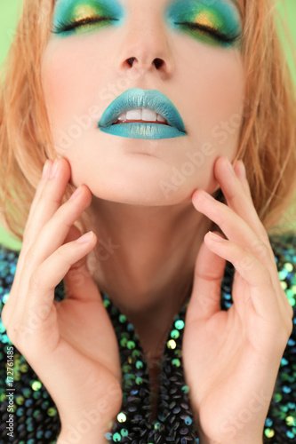 Young woman with bright gre...