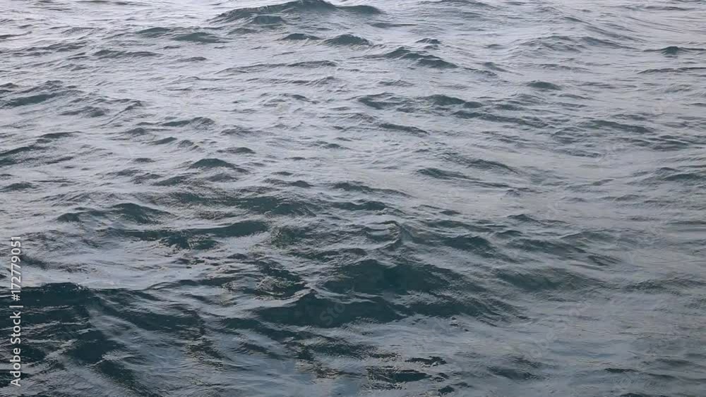 Relaxing shot of gentle ocean waves whit the reflection of the sun / Gentle ocean waves Relaxing shot of gentle ocean waves whit the reflection of the sun / Gentle ocean waves