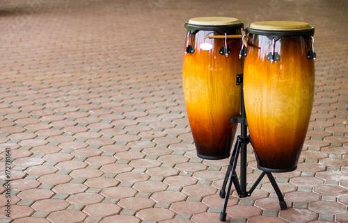 Obraz na plátně Tom drum background. Made of wooden and stainless.